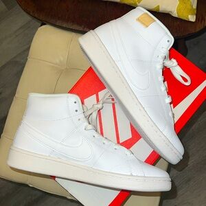 BRAND NEW Women’s Nike Court Royale 2 Mid Sneakers Size 8.5